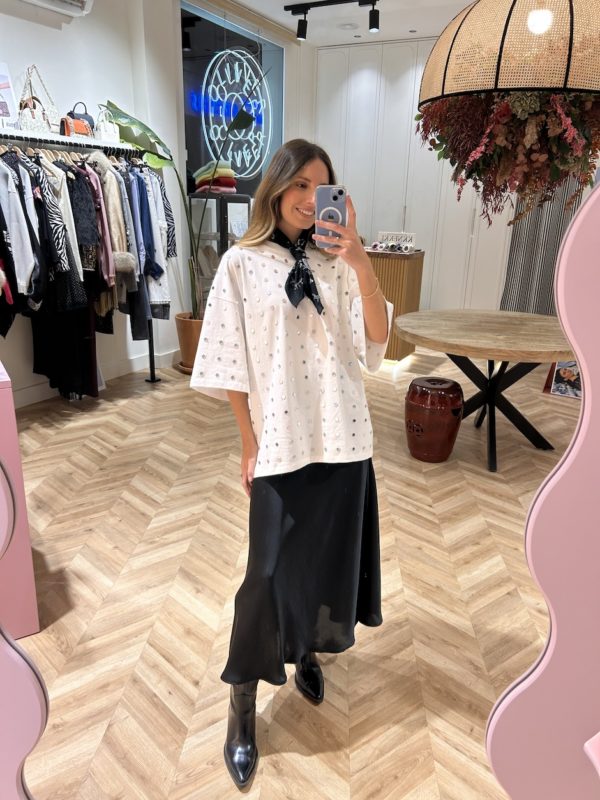Camiseta Oversize Tachas Metálicas Blanca
