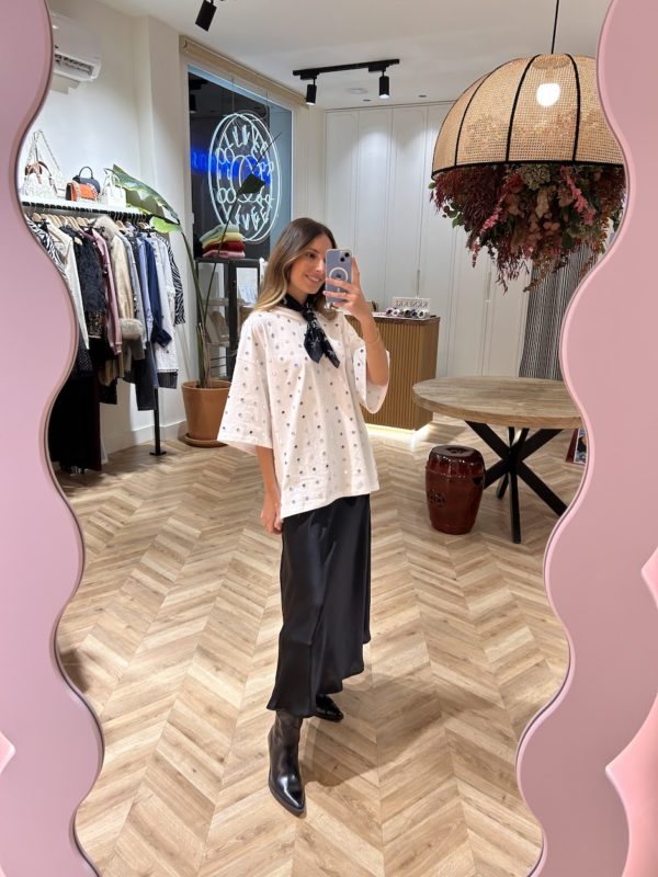 Camiseta Oversize Tachas Metálicas Blanca - Imagen 3