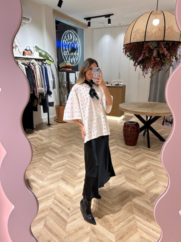 Camiseta Oversize Tachas Metálicas Blanca - Imagen 4