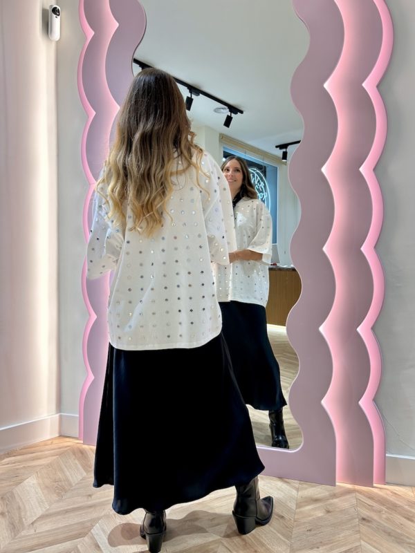 Camiseta Oversize Tachas Metálicas Blanca - Imagen 5