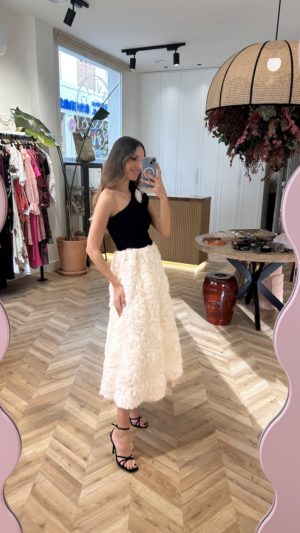Falda Midi Volumen Flores Sobrepuestas