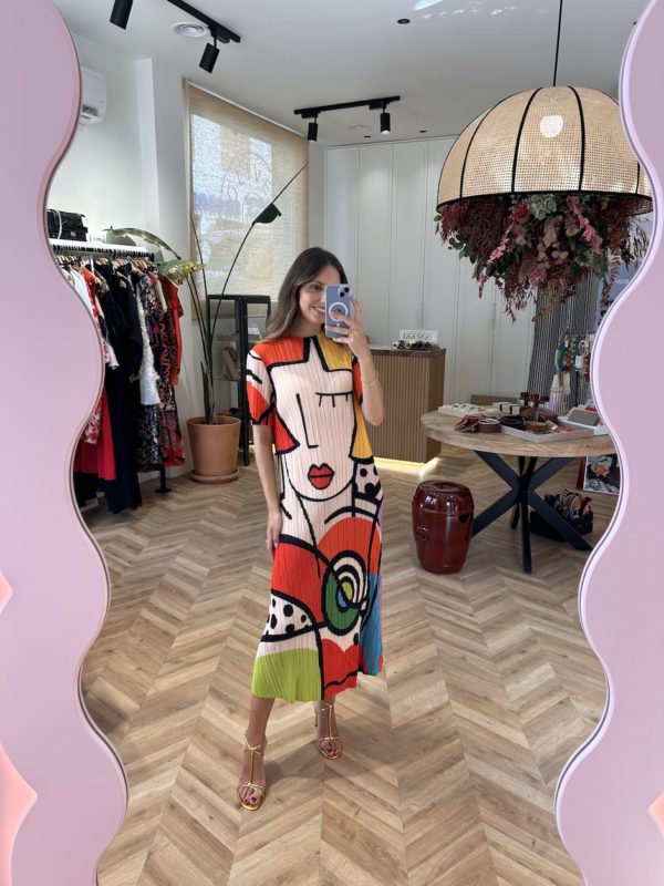 Vestido Midi Plisado Manga Corta