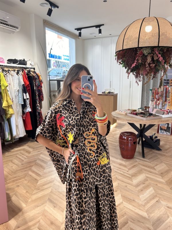 Maxi Camisa Estampado Animal Bordados Flúor - Imagen 3
