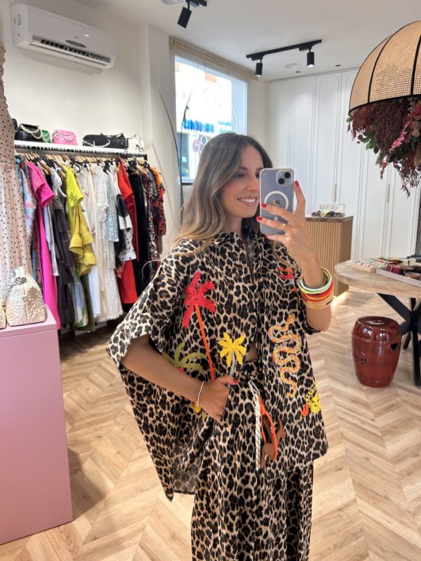 Maxi Camisa Estampado Animal Bordados Flúor - Imagen 4