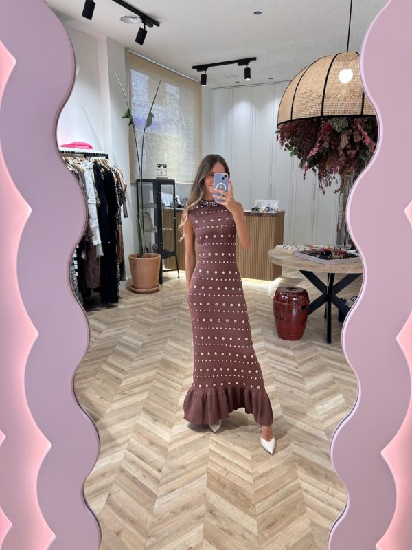 Vestido Punto Calado Tachas Avellana - Imagen 2