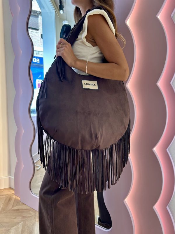 Bolso Maxi Antelina Flecos Chocolate - Imagen 4