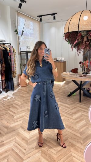 Conjunto Denim Top Y Falda Flores Sobrepuestas
