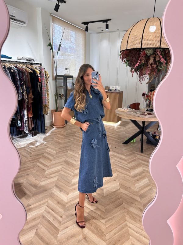 Conjunto Denim Top Y Falda Flores Sobrepuestas - Imagen 4