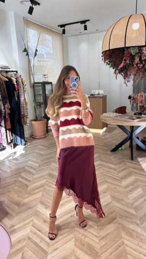 Falda Lencera Asimétrica Blonda Encaje Burgundy