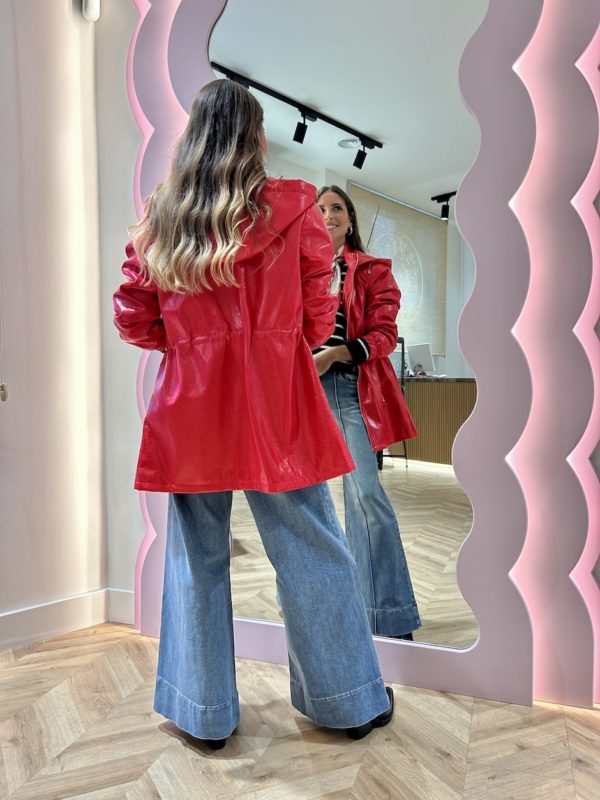 Parka Impermeable Efecto Charol Rojo - Imagen 5