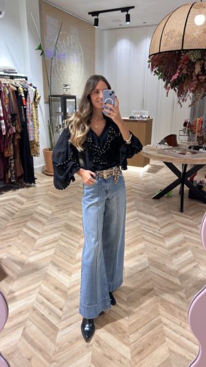 Blusa Chorreras Detalle Tachas Negra