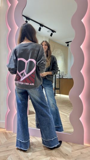 Sudadera "Love is in the air"