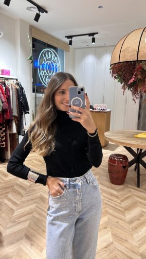 Suéter Canalé Ribete Pelo Negro