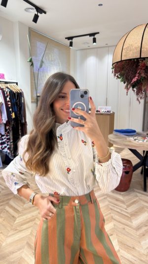 Camisa Rayas Flores Bordadas