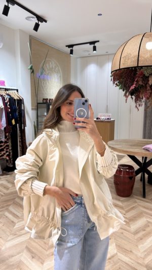 Parka Frunces Volante Encaje Marfil