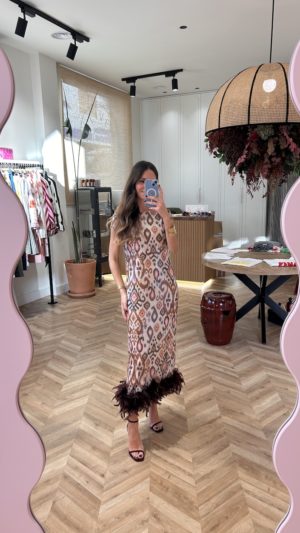 Vestido Midi Paillettes Bajo Plumas