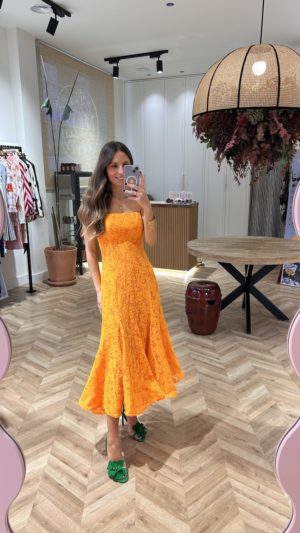 Vestido Midi Guipur Volante